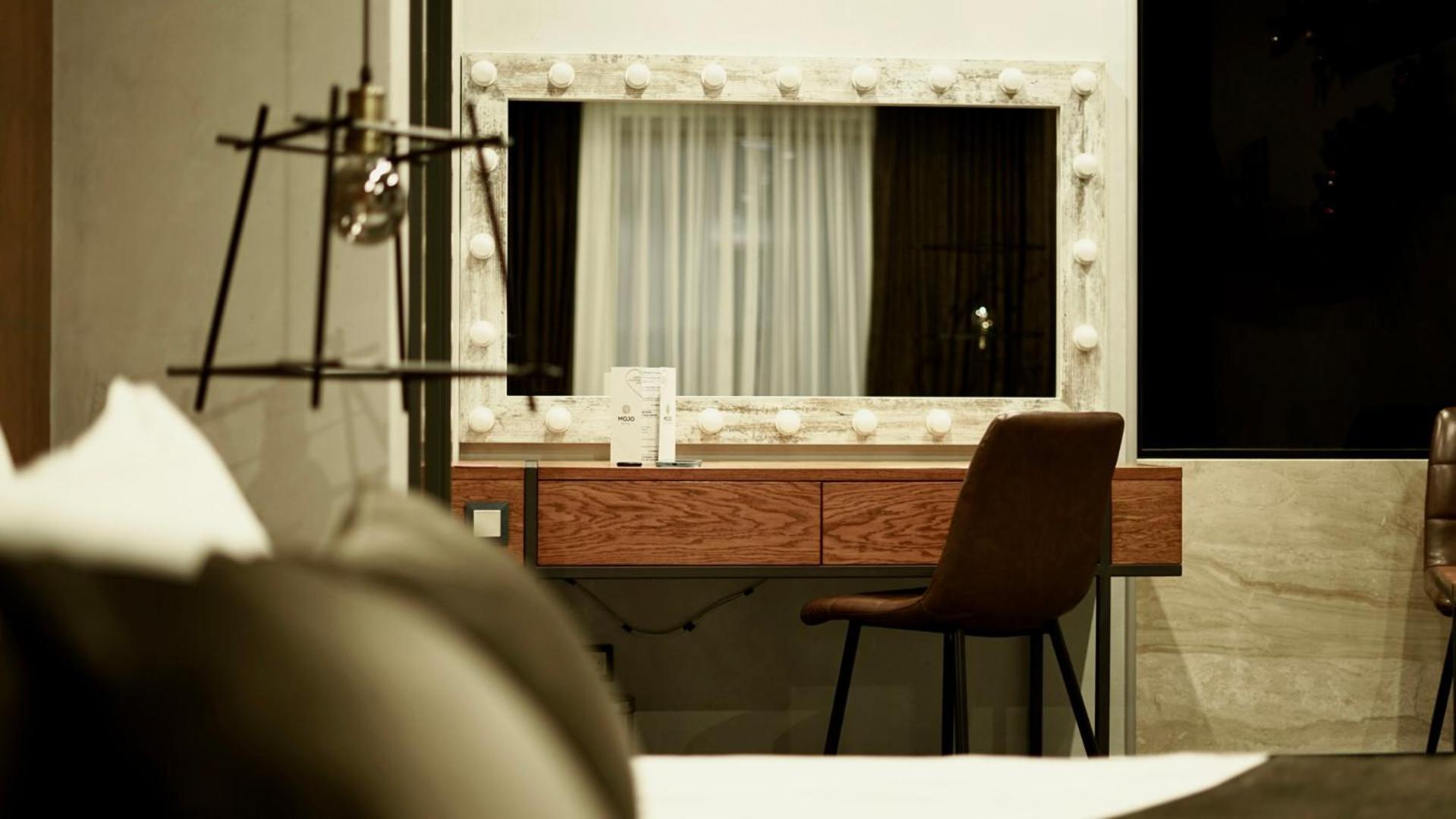Mojo Hall Hotel Lutsʼk المظهر الخارجي الصورة